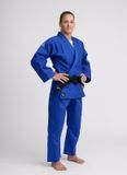Синє кімоно для дзюдо IPPON GEAR Basic 2.0 щільністю 500 г/м&sup2; &mdash; вигляд спереду.