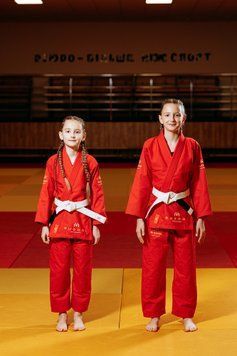 Червоне дитяче кімоно для джиу-джитсу (BJJ) TM BUDOGI для дівчаток 600889 фото