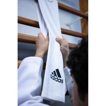 alt="Білий тренувальний захват відворот кімоно Adidas щільність 750 г/м2"