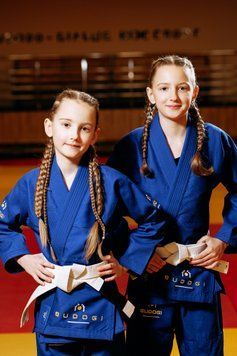 Синє дитяче кімоно для джиу-джитсу (BJJ) TM BUDOGI для дівчаток 0903211 фото